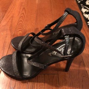 😍BLOW OUT SALE! CANDIE’S 4” High Heels Rhinestones Size 8 NWT FINAL PRICE